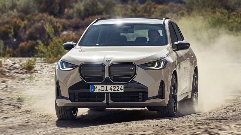 Новый BMW X3: монументальная внешность и светящийся сенсорный салон