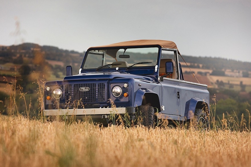 Рестомод Land Rover Defender от Kingsley Re-Engineered: деревенский шик с мотором V8