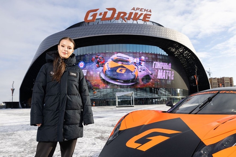 Анна Щербакова и Роман Русинов провели стартовое вбрасывание шайбы на матче &laquo;Авангарда&raquo; в Омске