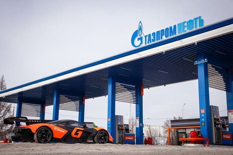 Анна Щербакова и Роман Русинов провели стартовое вбрасывание шайбы на матче &laquo;Авангарда&raquo; в Омске