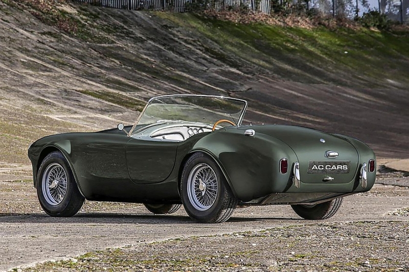 Классический родстер AC Ace вернулся: два лица, карбоновый кузов, бензин и электричество