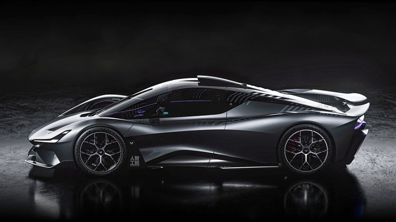 Суперкар Jiyue Robo X от Geely: 1,9 с до &laquo;сотни&raquo; и гоночный автопилот