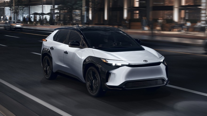 Кроссовер Toyota bZ4X обзавёлся новой &laquo;затемнённой&raquo; версией и ощутимо подешевел