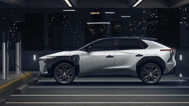 Кроссовер Toyota bZ4X обзавёлся новой &laquo;затемнённой&raquo; версией и ощутимо подешевел