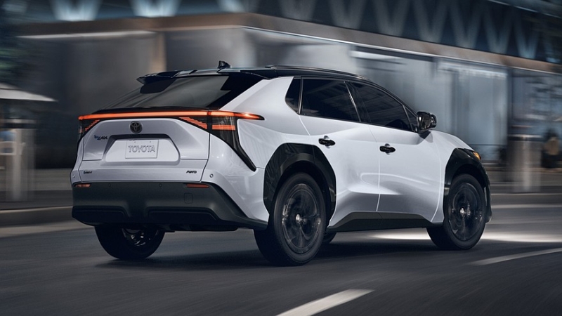 Кроссовер Toyota bZ4X обзавёлся новой &laquo;затемнённой&raquo; версией и ощутимо подешевел