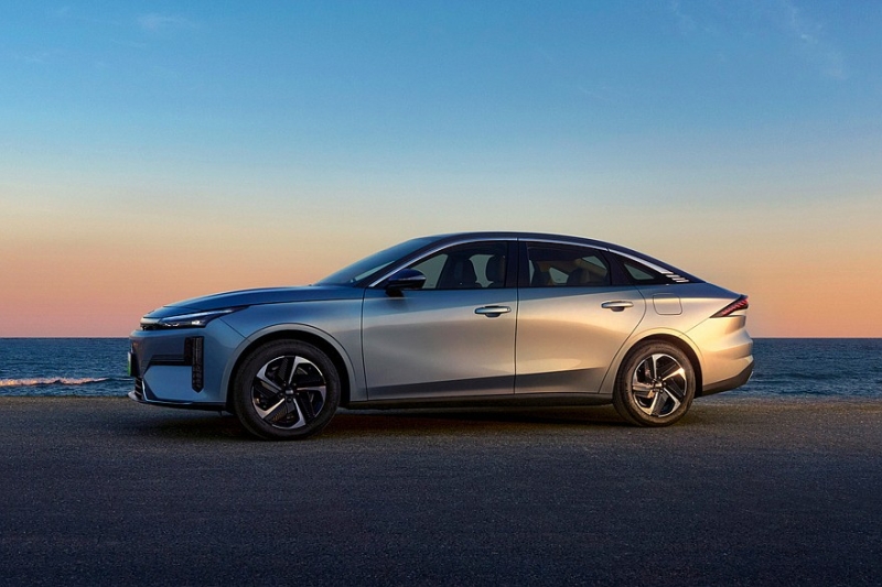 Geely запустила в продажу обновлённый седан Galaxy L6 &ndash; сразу со скидками