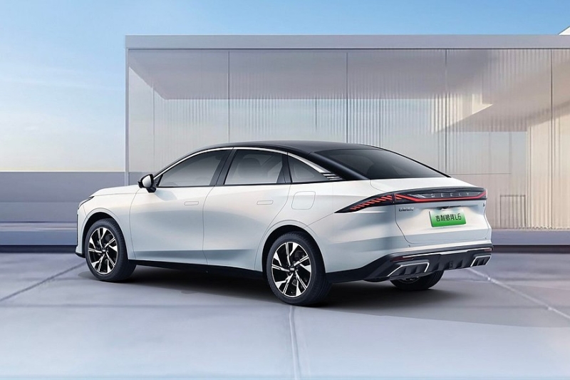 Geely запустила в продажу обновлённый седан Galaxy L6 &ndash; сразу со скидками