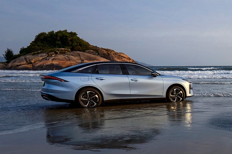 Geely запустила в продажу обновлённый седан Galaxy L6 &ndash; сразу со скидками