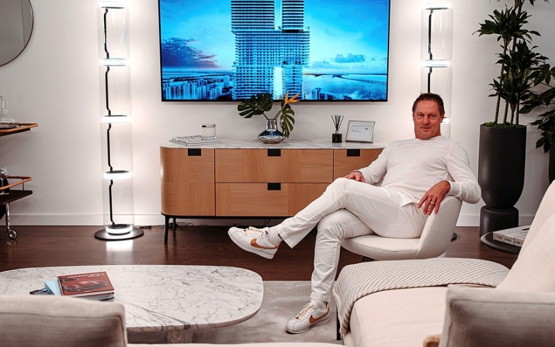 Шеф-дизайнер Mercedes-Benz признал, что большие экраны &mdash; это не круто, но они останутся