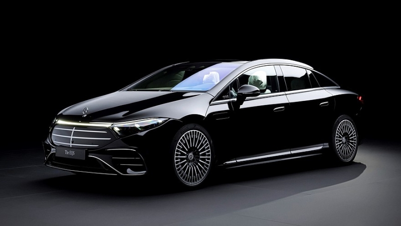 Шеф-дизайнер Mercedes-Benz признал, что большие экраны &mdash; это не круто, но они останутся