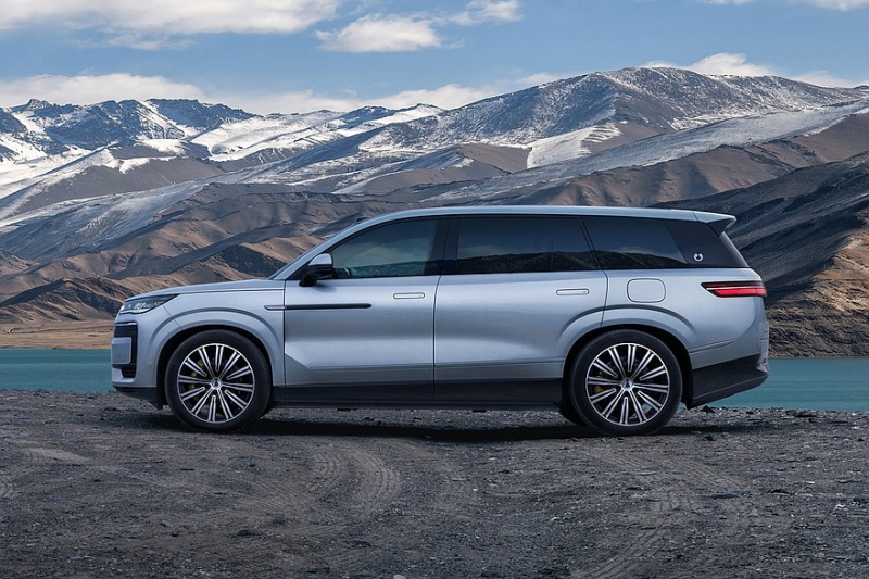 Denza N9 от BYD выходит на рынок: базовый кроссовер всё-таки дешевле Li L9