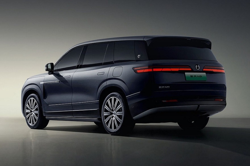 Denza N9 от BYD выходит на рынок: базовый кроссовер всё-таки дешевле Li L9