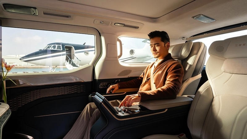 Ещё роскошнее, ещё дороже: VIP-версия Zeekr 009 теперь доступна с золотой отделкой