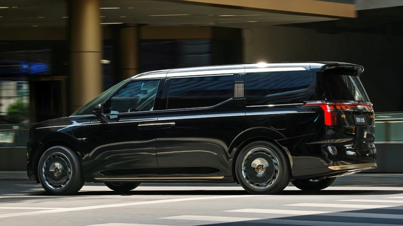 Ещё роскошнее, ещё дороже: VIP-версия Zeekr 009 теперь доступна с золотой отделкой