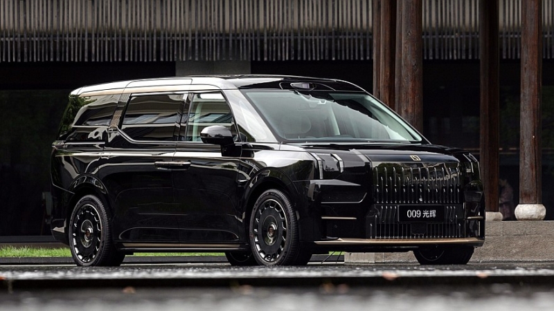 Ещё роскошнее, ещё дороже: VIP-версия Zeekr 009 теперь доступна с золотой отделкой