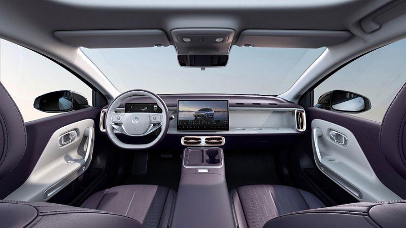 Leapmotor B01: дешёвый, но щедро оснащённый седан на базе кроссовера B10