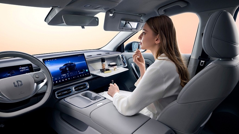 Leapmotor B01: дешёвый, но щедро оснащённый седан на базе кроссовера B10