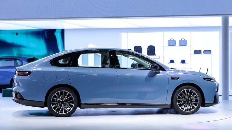 Leapmotor B01: дешёвый, но щедро оснащённый седан на базе кроссовера B10