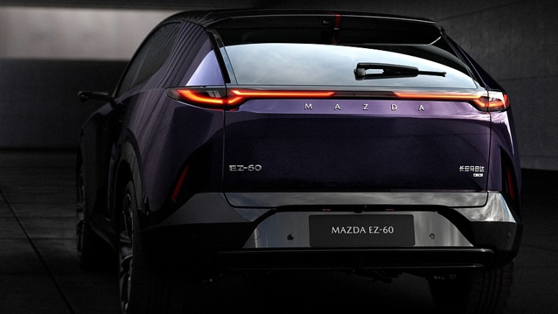 Mazda EZ-60: китайская платформа, большое табло в салоне и глобальные амбиции