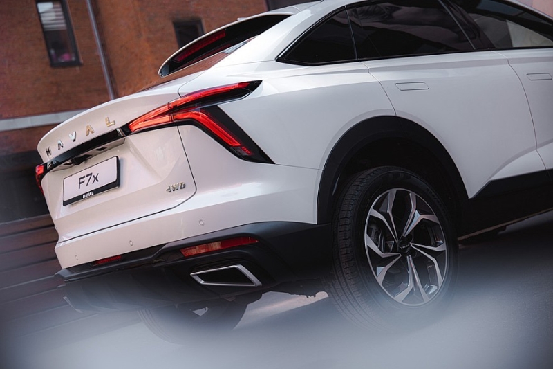 Новый купеобразный кроссовер Haval F7x, которого не было даже в Китае: цены в России