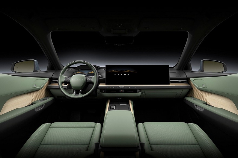 Новый седан Lexus ES: гибрид или электрокар и два варианта оформления салона