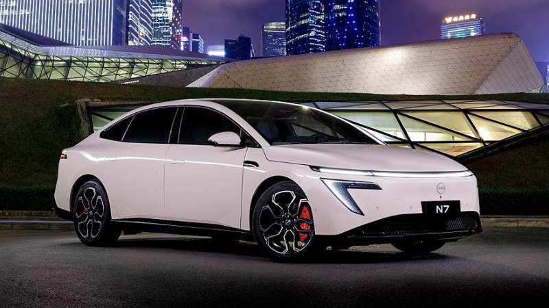 Тонущий Nissan вывел на китайский рынок дешёвый бизнес-седан N7