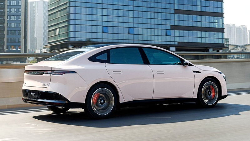 Тонущий Nissan вывел на китайский рынок дешёвый бизнес-седан N7