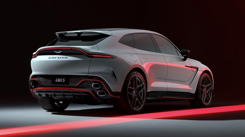 Топовый кроссовер Aston Martin DBX S: форсированный битурбомотор V8 и улучшенная динамика