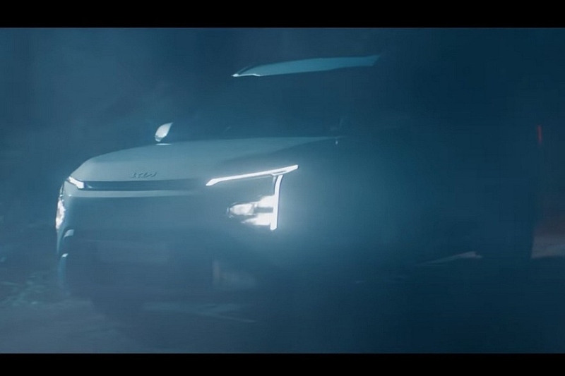 Анонсирован «престижный» кроссвэн Kia Clavis в новом стиле