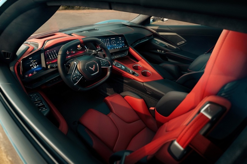 Chevrolet Corvette получил обновлённый интерьер с новыми экранами и без ряда кнопок