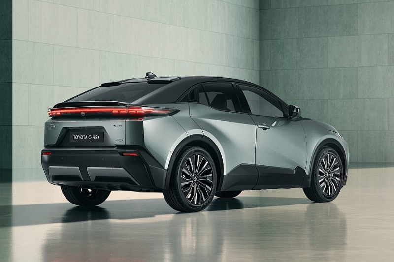 Ещё один кроссовер Toyota C-HR: без &laquo;плюса&raquo; и только полный привод