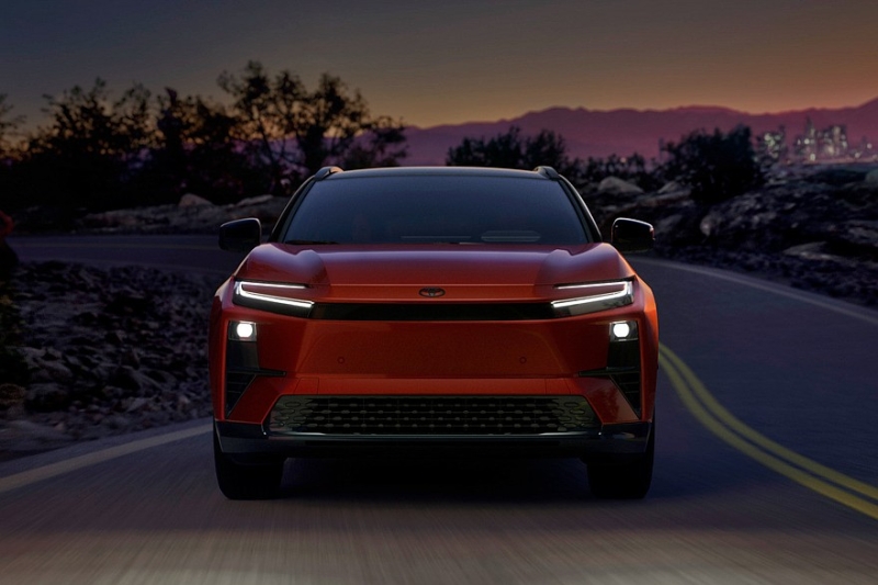 Ещё один кроссовер Toyota C-HR: без &laquo;плюса&raquo; и только полный привод