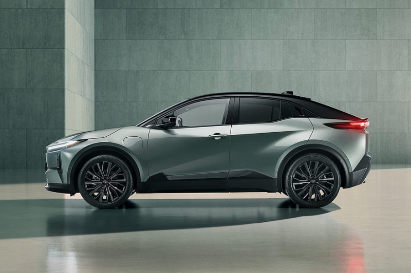 Ещё один кроссовер Toyota C-HR: без &laquo;плюса&raquo; и только полный привод