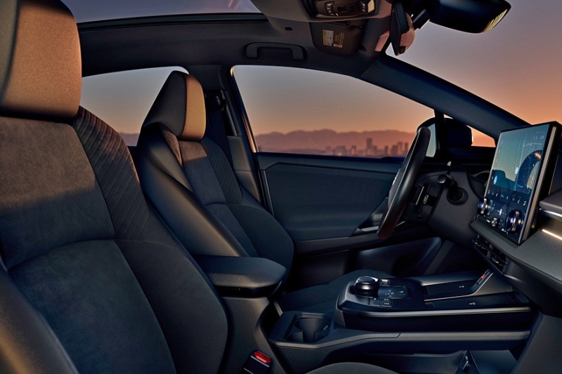 Ещё один кроссовер Toyota C-HR: без &laquo;плюса&raquo; и только полный привод