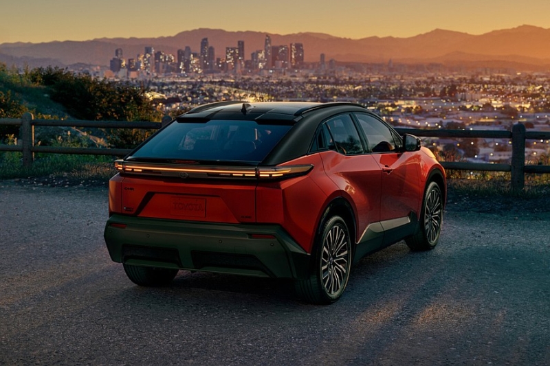 Ещё один кроссовер Toyota C-HR: без &laquo;плюса&raquo; и только полный привод