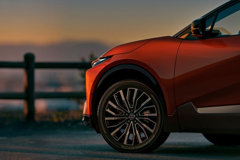 Ещё один кроссовер Toyota C-HR: без &laquo;плюса&raquo; и только полный привод