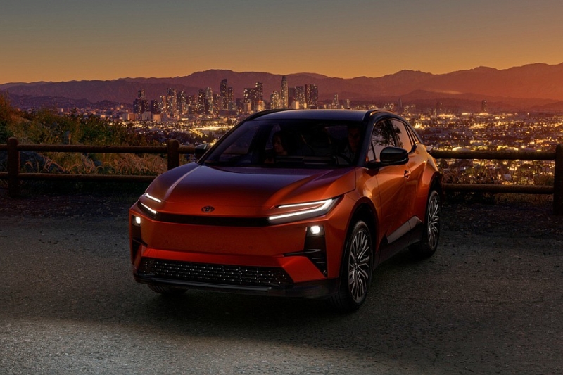 Ещё один кроссовер Toyota C-HR: без &laquo;плюса&raquo; и только полный привод