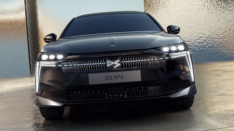 Хэтчбек DS 4 сменил имя на DS №4 после рестайлинга и обзавёлся электрической версией