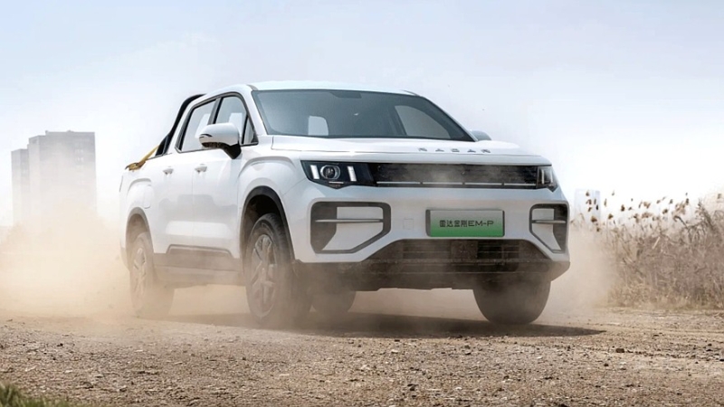 Изначально электрический пикап Radar от Geely стал дальнобойным полноприводным гибридом