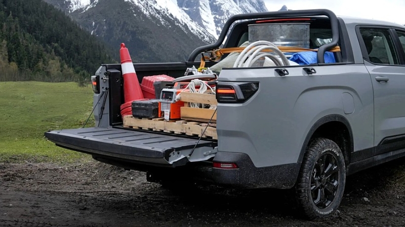 Изначально электрический пикап Radar от Geely стал дальнобойным полноприводным гибридом