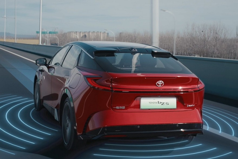 Купеобразный кроссовер Toyota bZ5 встал на конвейер