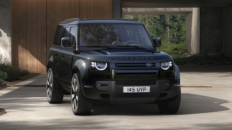 Land Rover освежил Defender: изменения в оптике и новый мультимедийный тачскрин