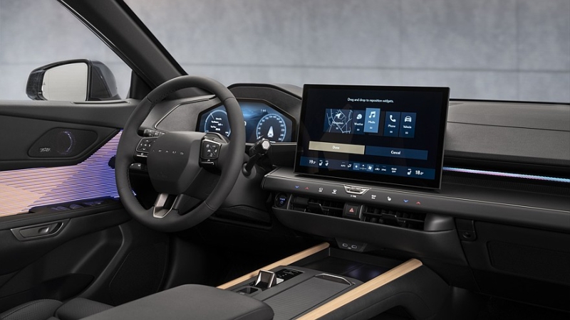 Lexus ES нового поколения дебютировал в Европе: подробности о технике