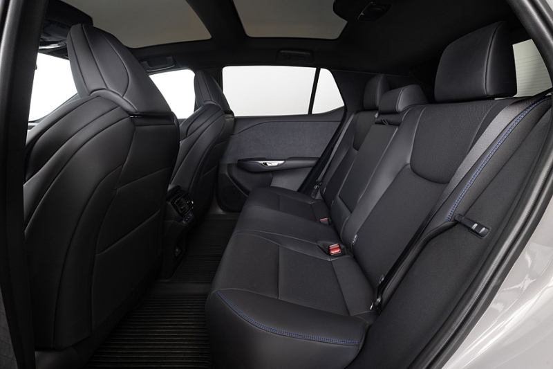 Lexus обновил кроссовер RZ и добавил новую спецверсию седану IS в США