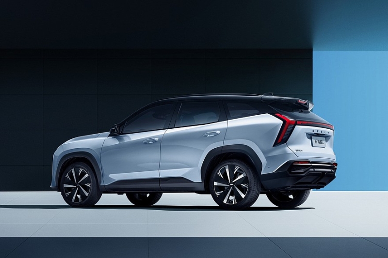 Новый Geely Atlas поступил в продажу: дешевле предшественника