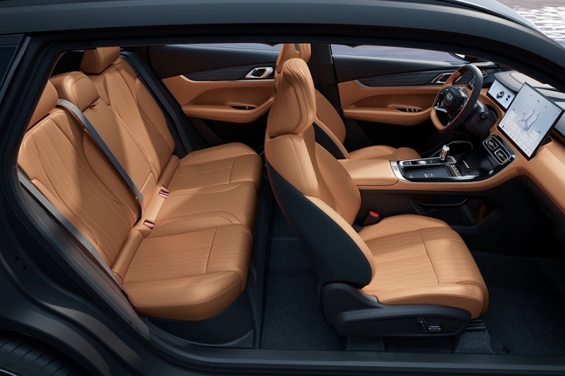 Новый Geely Atlas поступил в продажу: дешевле предшественника