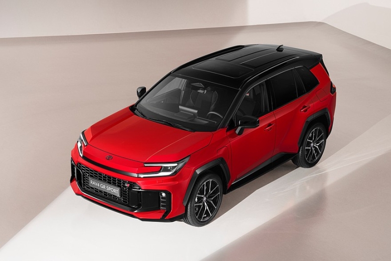 Новый кроссовер Toyota RAV4 дебютировал в нескольких версиях