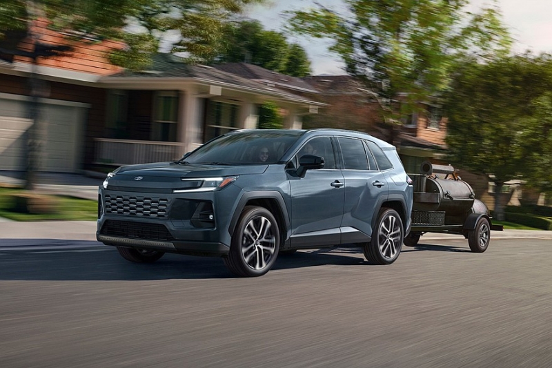 Новый кроссовер Toyota RAV4 дебютировал в нескольких версиях