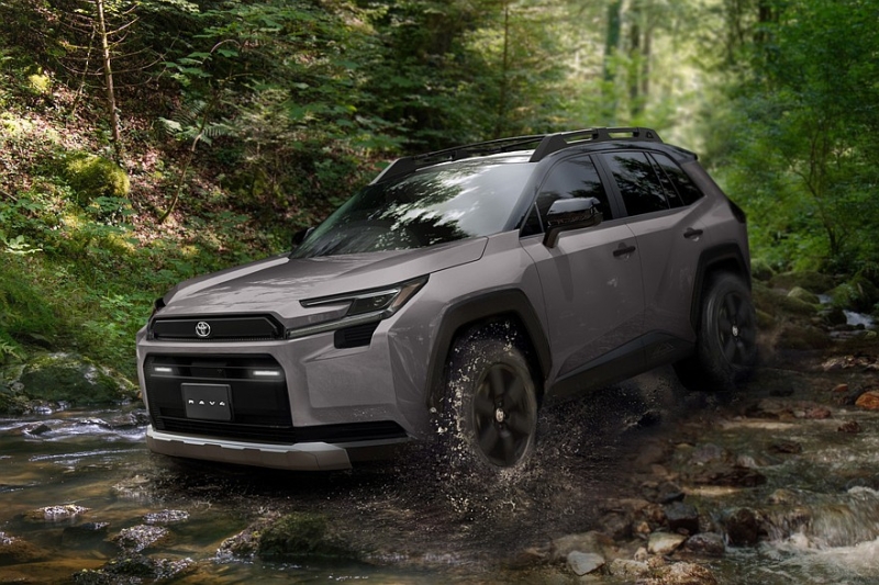 Новый кроссовер Toyota RAV4 дебютировал в нескольких версиях