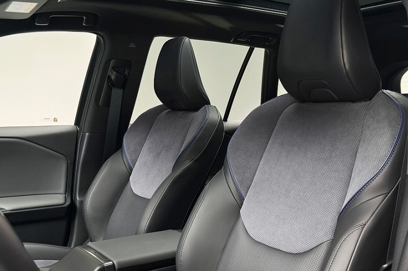 Новый кроссовер Toyota RAV4 дебютировал в нескольких версиях